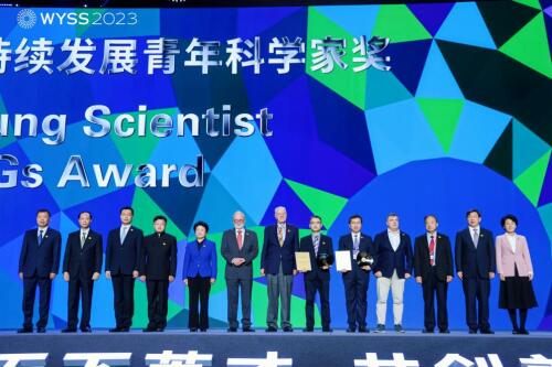 可持續(xù)發(fā)展青年科學家獎合影